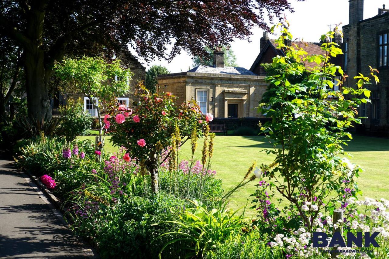 Beautiful Old Bank In Bakewell Villa Exterior foto